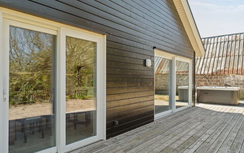 Hidde - 200M from the Sea: Soffitto, Pavimentazione, Interior Design, Pavimento, Materiale Composito, Mobilia, Ricorrere, Hotel, Design, Illuminazione Diurna