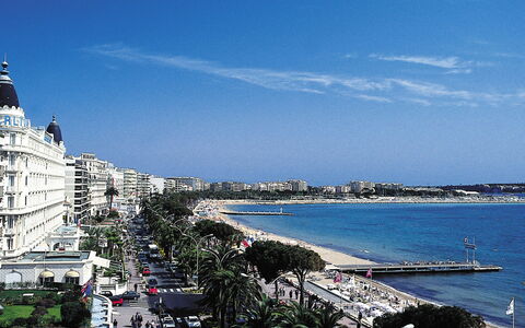 Cannes 535: Giorno, Costruzione, Città, Estate, Costa, Appartamento, Costiera E Morfologie Oceanic, Condominio, Mare, Riva