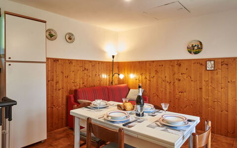 Casa Dascio: Acqua, Pianta, Costruzione, Cielo, Giorno, Proprietà, Blu, Azzurro, Piscina, Grattacielo