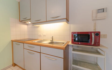 Ter Duinen with Parking: Cabinetry, Controsoffitto, Proprietà, Lavandino Della Cucina, Costruzione, Elettrodomestico Da Cucina, Cucina Stufa, Lavello, Cucina, Elettrodomestico