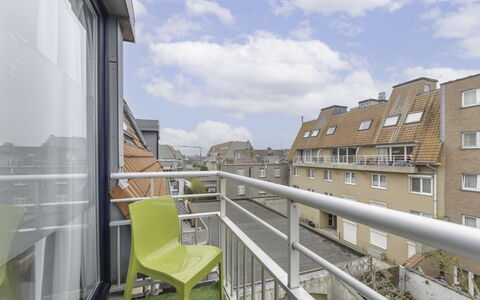Ter Duinen with Parking: Cielo, Nube, Giorno, Proprietà, Mobilia, Costruzione, Finestra, Sedia, Urban Design, Condominio