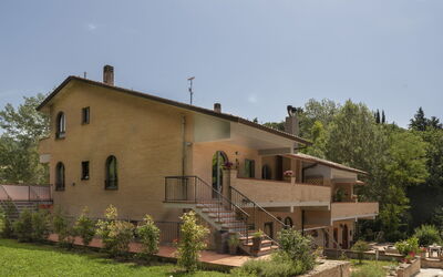 Assisi 130: Pianta, Cielo, Costruzione, Proprietà, Finestra, Albero, Casa, Fiore, Architettura, Lotto