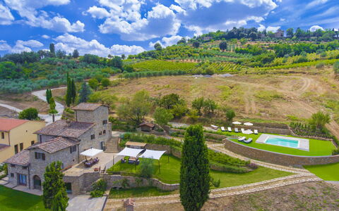 La Torre Di Panzano: Nube, Pianta, Cielo, Paesaggio Naturale, Lotto, Albero, Erba, Paesaggio, Urban Design, Pascolo