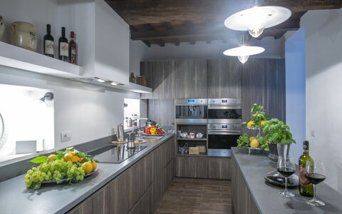 La Torre Di Panzano: Controsoffitto, Cabinetry, Costruzione, Cucina, Interior Design, Cucina Stufa, Pianta, Pavimento, Lavello
