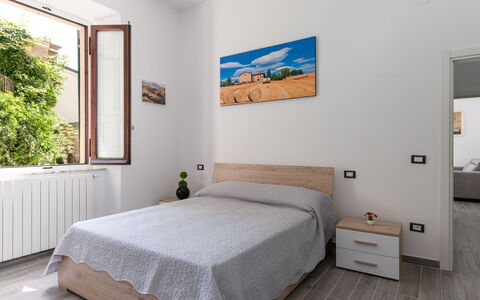Sanda: Mobilia, Proprietà, Comfort, Costruzione, Legna, Finestra, Interior Design, Pavimentazione, Shade, Telaio Del Letto