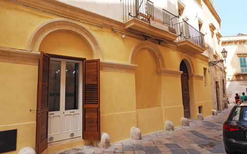 Corte Tiso: Costruzione, Finestra, Auto, Parete, Quartiere, Zona Residenziale, Facciata, Immobiliare, Veicolo