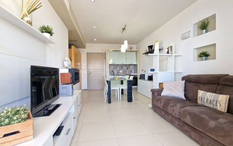 Suite Le Vele: Interior Design, Pavimentazione, Mobilia, Pavimento, Camera, Soffitto, Appartamento, Soggiorno, Televisione, Casa