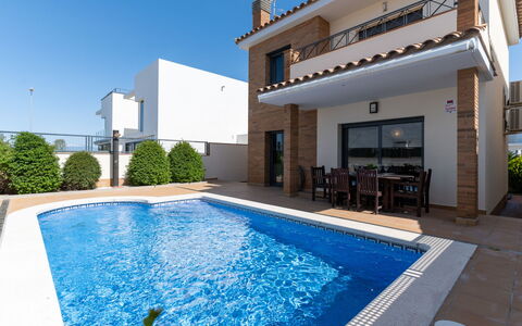 Mestral: Nube, Acqua, Cielo, Costruzione, Risorse Idriche, Giorno, Blu, Azzurro, Barca, Albero