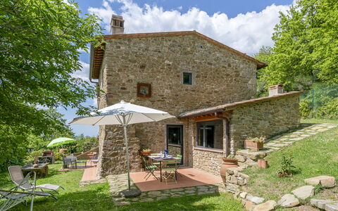 Casa Bosco D'arte Holiday Home , Greve In Chianti,: Pianta, Mobilia, Costruzione, Nube, Proprietà, Cielo, Albero, Casa, Sedia, Finestra