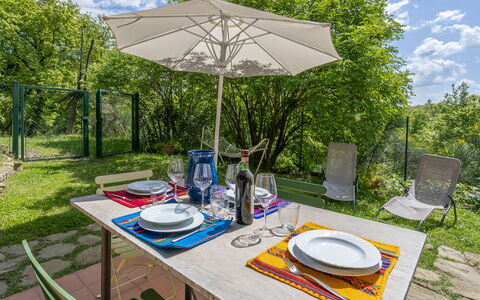 Casa Bosco D'arte Holiday Home , Greve In Chianti,: Tavolo, Pianta, Nube, Proprietà, Mobilia, Tavola, Cielo, Tavolo Esterno, Sedia, Albero