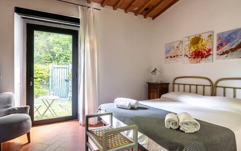 Casa Bosco D'arte Holiday Home , Greve In Chianti,: Parete, Mobilia, Casa, Appartamento, Camera, Letto, Camera Da Letto, Cornice, Telaio Del Letto, Sedia