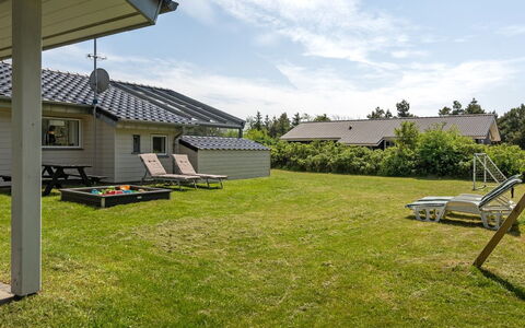 Thove - 600M from the Sea: Erba, Tetto, Casa, Casa, Lotto, Prato, Villetta, Giardino, Groundcover, Shade