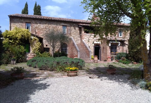 Villa Fulvia: Pianta, Cielo, Finestra, Nube, Costruzione, Albero, Casa, Manto Stradale, Zona Residenziale, Villetta