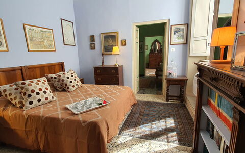 Residenza Otello: Cornice, Proprietà, Mobilia, Comfort, Tavolo, Telaio Del Letto, Interior Design, Legna, Pavimento, Cassetto