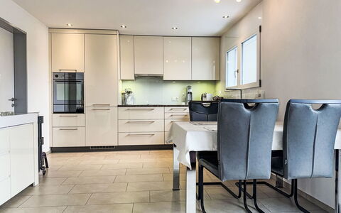 Luxenweid: Mobilia, Interior Design, Pavimentazione, Pavimento, Legna, Cucina, Controsoffitto, Sedia, Soffitto, Cabinetry