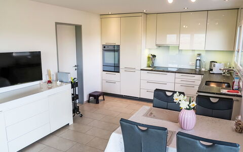 Luxenweid: Mobilia, Interior Design, Pavimentazione, Pavimento, Cucina, Controsoffitto, Legna, Cabinetry, Camera, Illuminazione