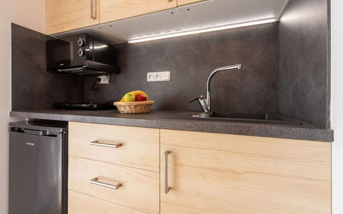 Agáta 1: Cabinetry, Proprietà, Controsoffitto, Elettrodomestico Da Cucina, Cucina Stufa, Elettrodomestico, Cucina, Legna, Piano Cottura, Cassetto