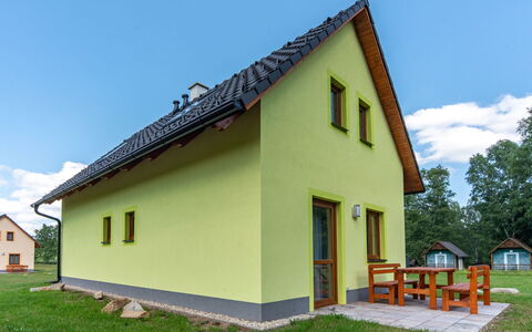 Agáta 1: Cielo, Costruzione, Nube, Pianta, Finestra, Casa, Albero, Erba, Villetta, Immobiliare