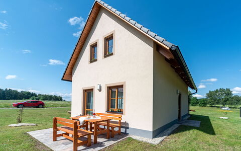 Bára 1: Cielo, Costruzione, Nube, Finestra, Pianta, Shade, Lotto, Casa, Architettura, Villetta