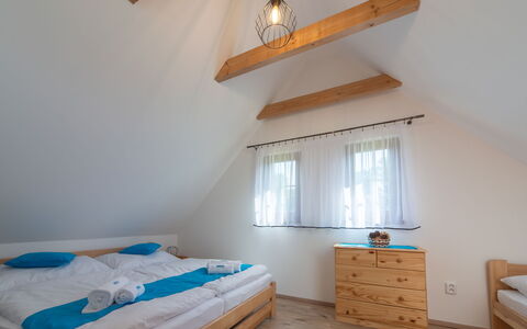Cilka 1: Mobilia, Proprietà, Costruzione, Comfort, Cabinetry, Legna, Illuminazione, Finestra, Interior Design, Tessile