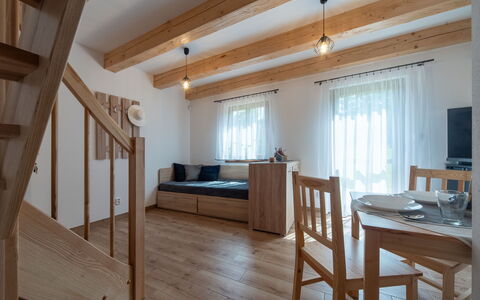 Cilka 2: Mobilia, Costruzione, Tavolo, Comfort, Legna, Illuminazione, Interior Design, Architettura, Finestra, Pavimento