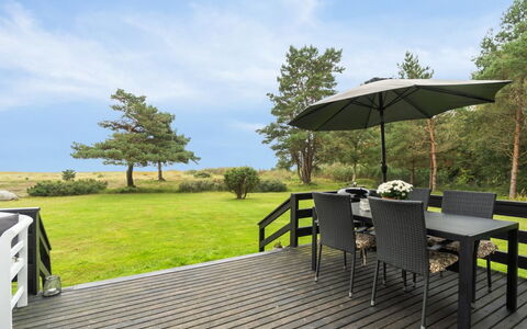 Lycka - 3Km from the Sea: Appartamento, Shade, Balcone, Sedia, Recinzione, Mobili Da Esterno, Alluminio, Erba Sintetica