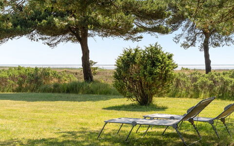 Lycka - 3Km from the Sea: Tetto, Casa, Lotto, Casa, Villetta, Estate, Edifici Giardino, Shade, Log Cabin, Landscaping