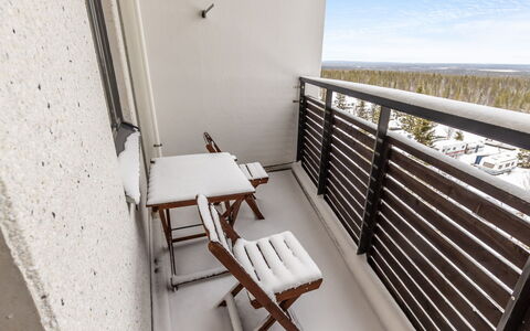 Nordic Chalet 9402: Mobilia, Sedia, Mobili Da Esterno, Tavolo, Legna, Tavolo Esterno, Cucina & Sala Da Pranzo Tavolo, Shade, Giardino, Ombrello