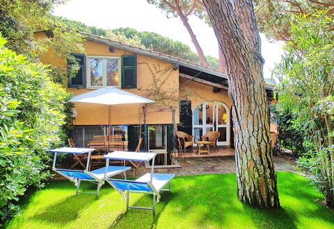 Le Dune: Pianta, Proprietà, Costruzione, Finestra, Albero, Cielo, Shade, Sedia, Mobili Da Esterno, Ombrello