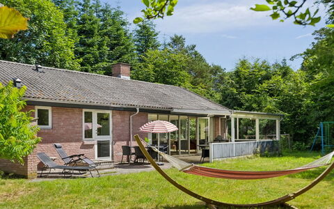 Ingebrit - 7Km from the Sea: Tetto, Casa, Porta, Villetta, Shade, Raccordo, Cortile, Estate, Backyard