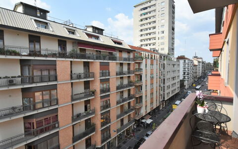 Corso Genova Apartment: Acqua, Cielo, Costruzione, Pianta, Proprietà, Piscina, Azzurro, Albero, Finestra, Casa