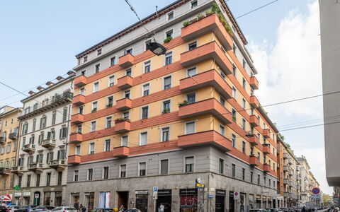 Corso Genova Apartment: Cielo, Costruzione, Giorno, Proprietà, Ruota, Auto, Nube, Finestra, Infrastruttura