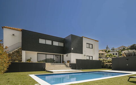 Douro Escape: Acqua, Cielo, Costruzione, Pianta, Proprietà, Piscina, Azzurro, Albero, Finestra, Casa