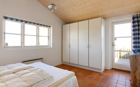 Nille - 100M from the Sea: Interior Design, Parete, Pavimentazione, Pavimento, Mobilia, Legna, Soffitto, Letto, Camera Da Letto, Camera
