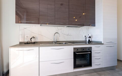 Casa Clio: Cabinetry, Controsoffitto, Cucina, Pavimentazione, Mobilia, Legna, Elettrodomestico Da Cucina, Cassetto, Interior Design, Casa
