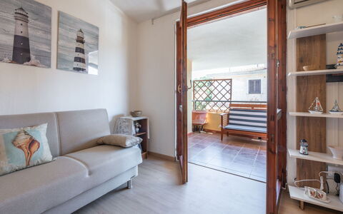 Il Faro Blu: Mobilia, Comfort, Legna, Tessile, Interior Design, Pavimentazione, Costruzione, Pavimento, Shade, Mensola