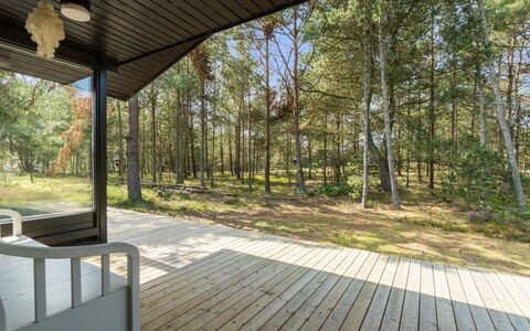 Sofus - 500M from the Sea: Legna, Portico, Shade, Deck, Edifici Giardino, Villetta, Latifoglie, Plank, Struttura Esterna, Woodland