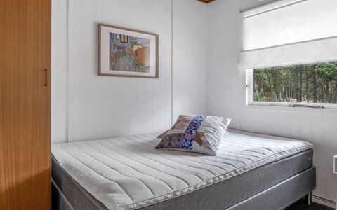 Sofus - 500M from the Sea: Camera Da Letto, Letto, Lenzuolo, Biancheria, Bedding, Interior Design, Pavimento, Telaio Del Letto, Materasso