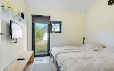 Minttu - 700M from the Sea: Interior Design, Pavimento, Pavimentazione, Camera Da Letto, Soffitto, Letto, Camera, Lenzuolo, Bedding, Telaio Del Letto