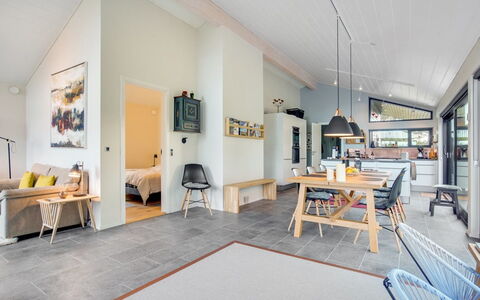 Minttu - 700M from the Sea: Mobilia, Interior Design, Pavimentazione, Legna, Soffitto, Pavimento, Divano, Soggiorno, Sedia, Pavimento In Legno