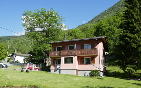 Lara: Acqua, Costruzione, Pianta, Albero, Finestra, Piscina, Urban Design, Condominio, Tempo Libero, Immobiliare