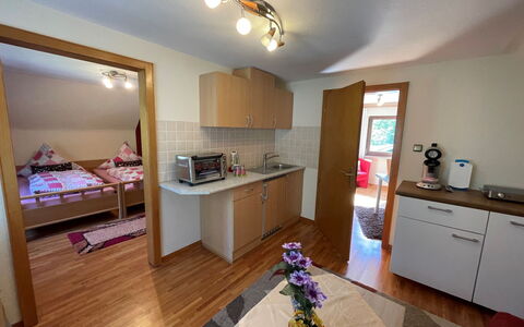Kleeblatt: Cabinetry, Mobilia, Controsoffitto, Proprietà, Legna, Cucina, Fiore, Cassetto, Interior Design, Pavimento