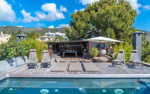 Vistamar: Nube, Acqua, Cielo, Proprietà, Blu, Piscina, Pianta, Azzurro, Mobili Da Esterno, Shade