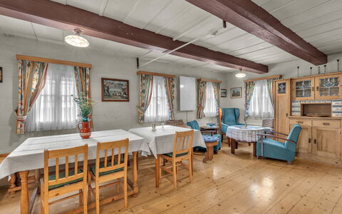 Mezná U Hřenska: Mobilia, Proprietà, Tavolo, Legna, Finestra, Costruzione, Interior Design, Pianta, Pavimentazione, Pavimento