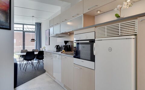 Marinus - 100M from the Sea: Cucina, Cabinetry, Interior Design, Apparecchio Major, Controsoffitto, Elettrodomestico Da Cucina, Pavimentazione, Elettrodomestico, Soffitto, Pavimento