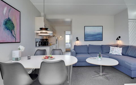 Marinus - 100M from the Sea: Mobilia, Interior Design, Pavimentazione, Divano, Pavimento, Soffitto, Soggiorno, Tavolo, Appartamento