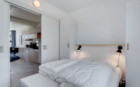 Marinus - 100M from the Sea: Interior Design, Soffitto, Camera Da Letto, Mobilia, Letto, Pavimentazione, Pavimento, Camera, Appartamento, Telaio Del Letto