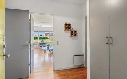 Akai - 100M from the Sea: Mobilia, Interior Design, Pavimentazione, Legna, Pavimento, Soffitto, Pavimento In Legno, Sedia, Tavolo, Illuminazione