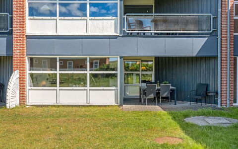 Akai - 100M from the Sea: Mobilia, Interior Design, Pavimentazione, Legna, Pavimento, Soffitto, Pavimento In Legno, Sedia, Tavolo, Illuminazione