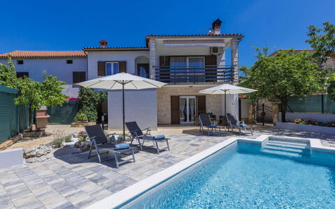 Reaa: Cielo, Costruzione, Finestra, Pianta, Nube, Casa, Manto Stradale, Lotto, Asfalto, Albero